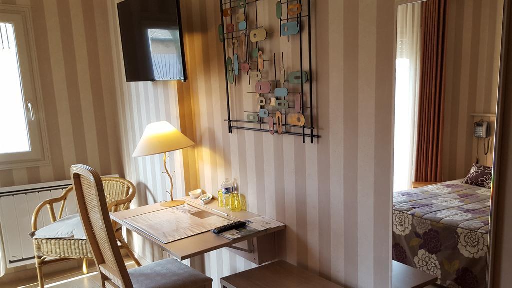 Hotel restaurant L'Amphitryon Coudray  Extérieur photo